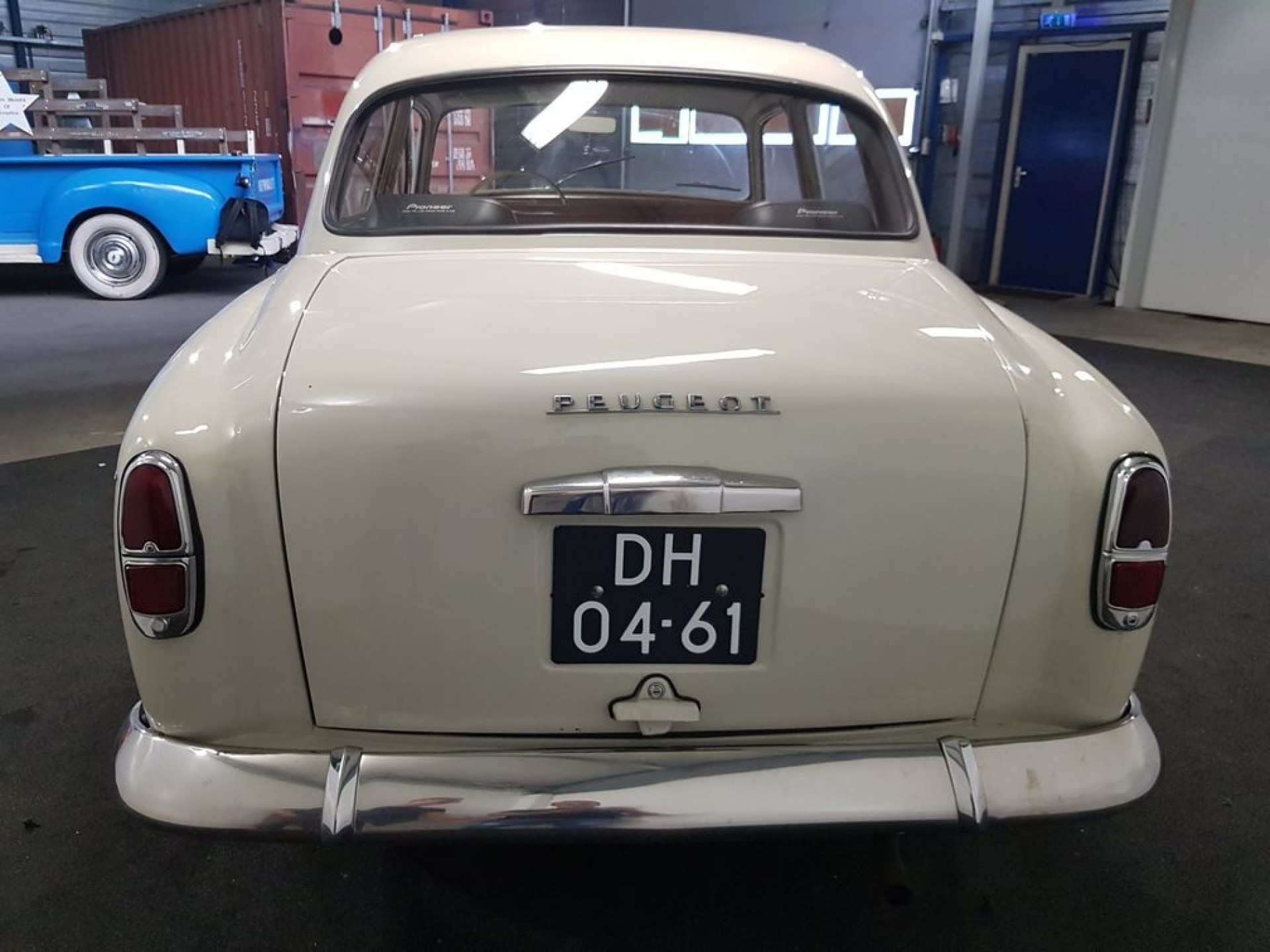 Peugeot 403 B7 berline quatre portes à vendre chez ERclassics